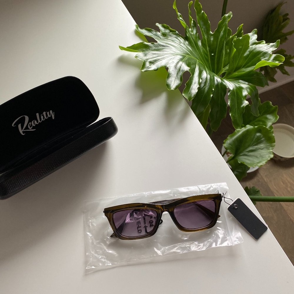 Modern Citizen | Rectangular Gradient Sunglasses - Picture 6 of 6